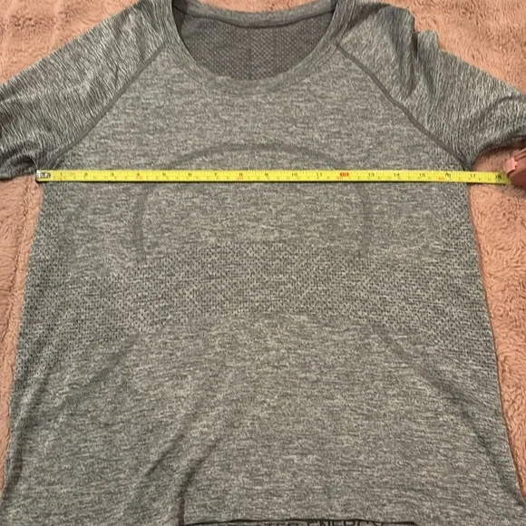 Grey Swiftly Tech Lululemon Long Sleeve size 6 - Picture 8 of 9